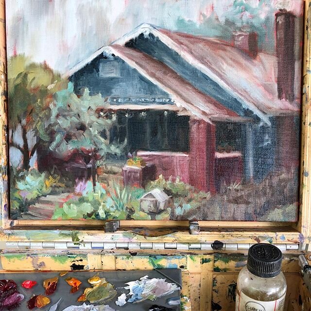 Rainy with gusts of wind, but I was able to paint from my porch and capture my neighbors adorable arts and craftsman home. My favorite house on the block!
▫️
Once it&rsquo;s dry I&rsquo;ll plan on surprising her with it. She&rsquo;s the best!
▫️
I ho