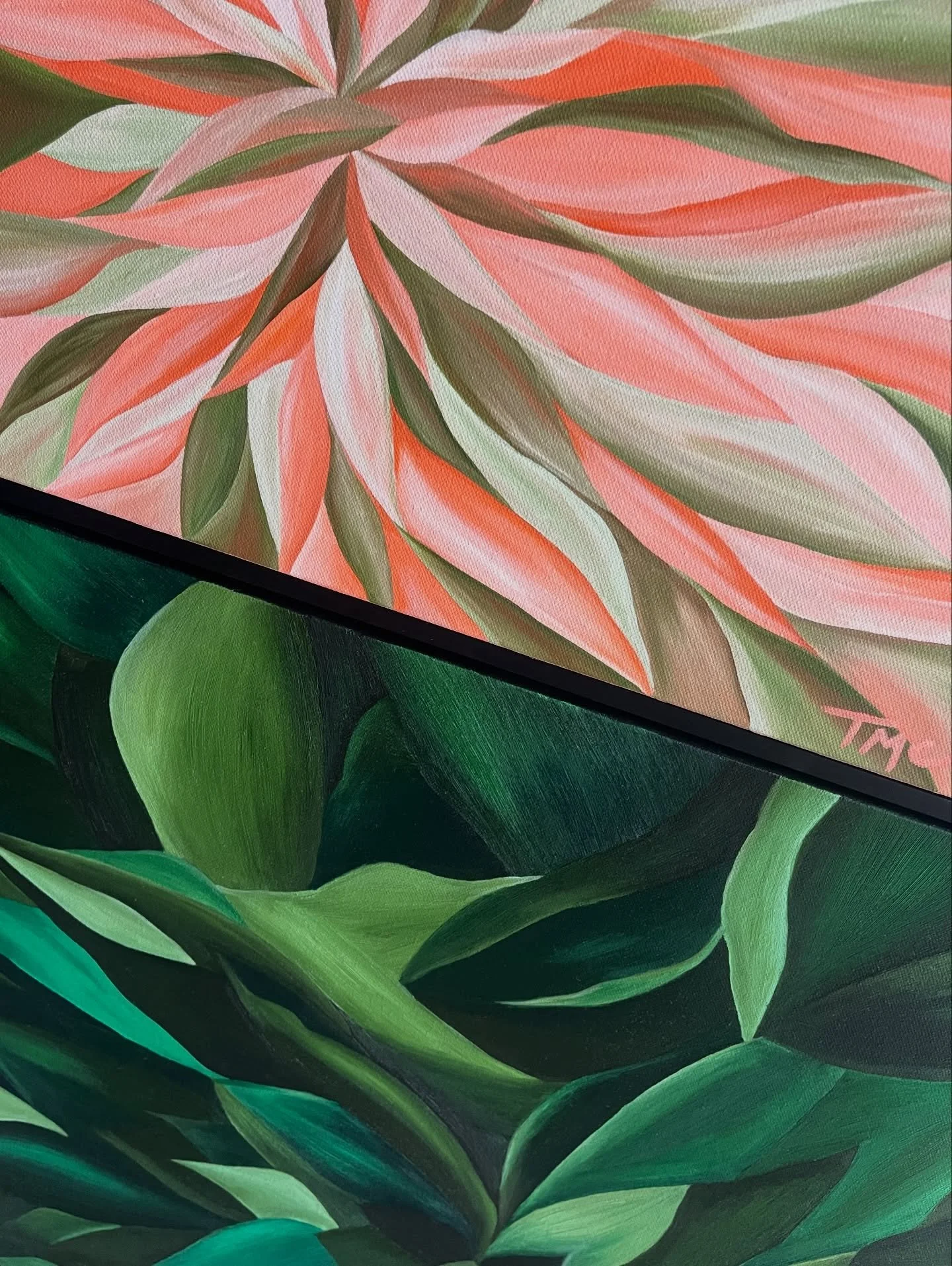 Where softness meets grounding depth | A moment of contrast. 

Select works currently available✨

#taracunniffeartist #contemporaryartwork #fineart #botanicalart #sydneyart