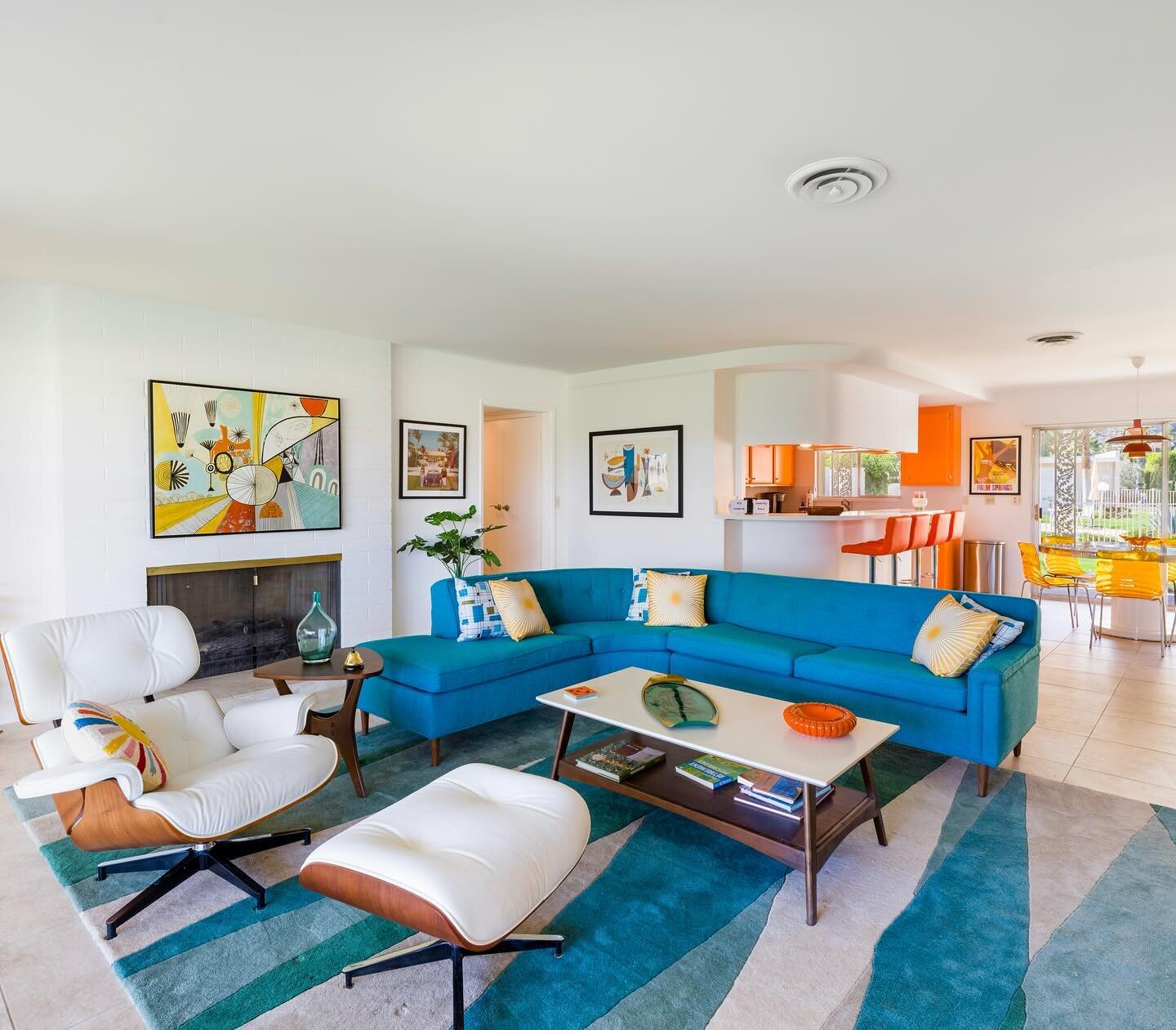 Midcentury with a multitude of color! 🌈
After a thorough remodel we got busy with the furniture and kept the retro vibes alive. 🙌🏼
Check out the full transformation that was our Canyon Club Kaleidoscope design project right now on our website at D
