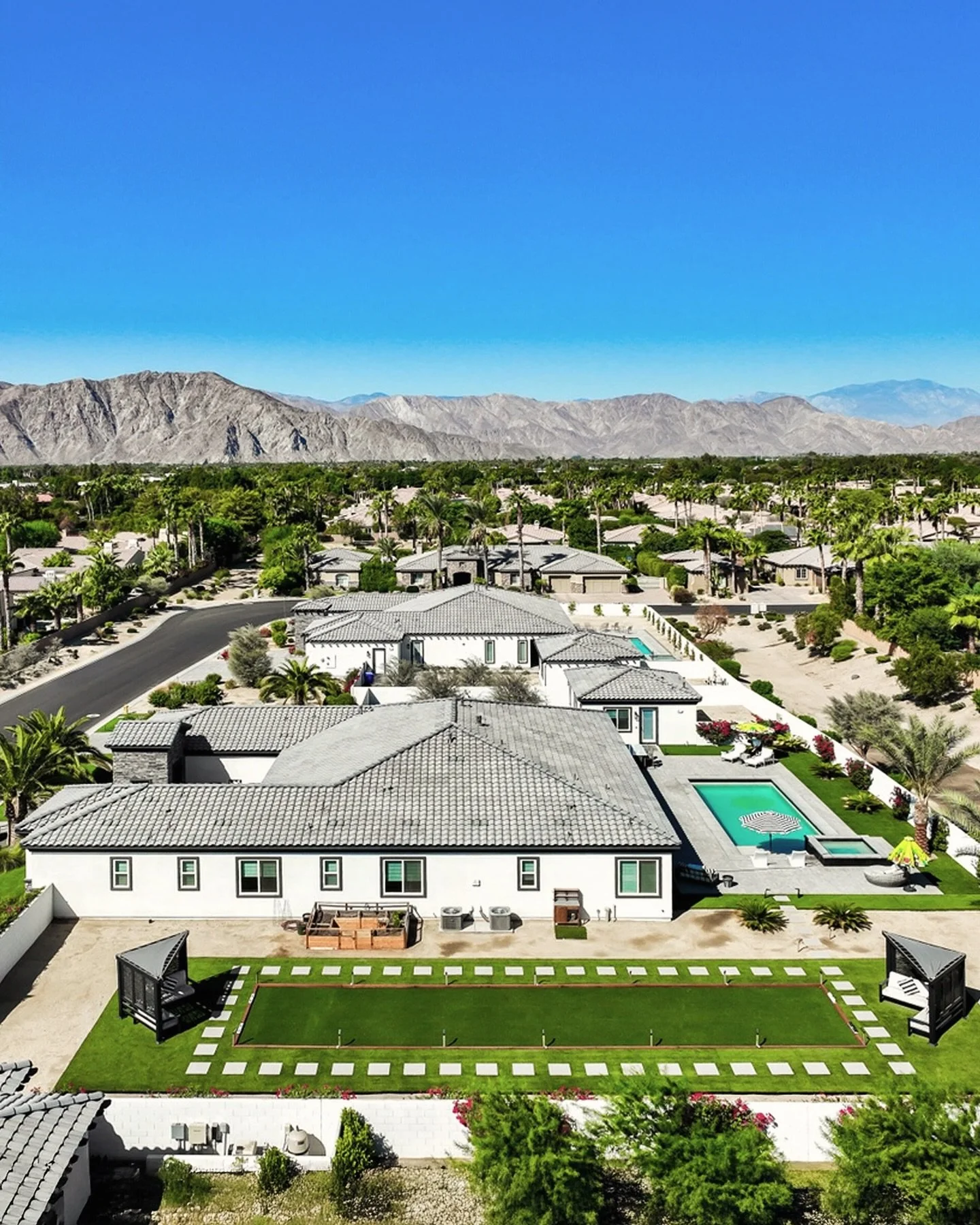 A recently built, luxurious 5 bedroom home of 4400 sq ft, with huge pool and even bigger full size bocce court in affluent La Quinta&hellip; Ok, let&rsquo;s fully decorate this thing!