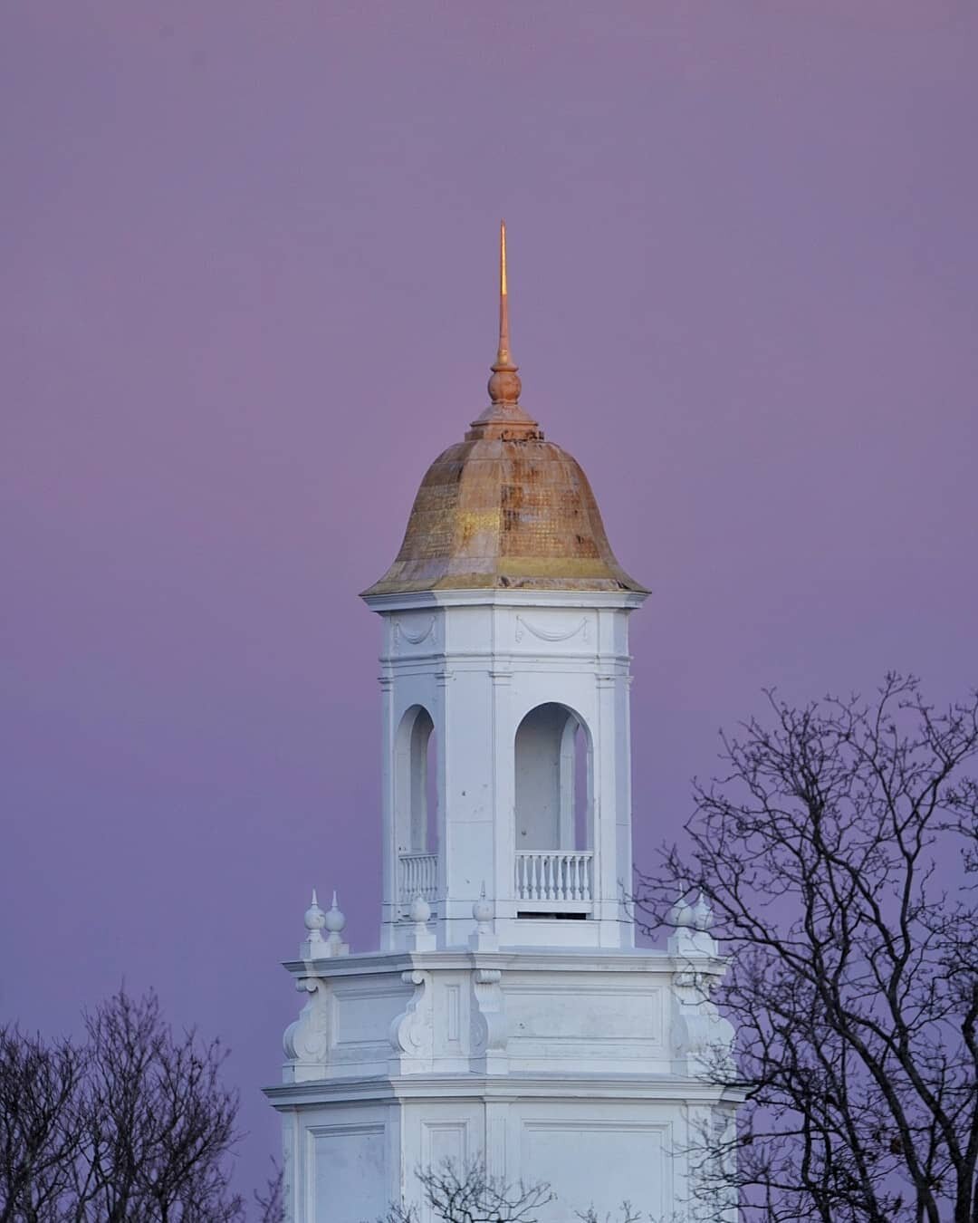 Last nights sunset over the Wilbur cross building in storrs campus was a beautiful hue of purple. 

I wanted to share a post everyday but im already falling behind but ill still try to post more this year than last. Time to grow my online presence!

