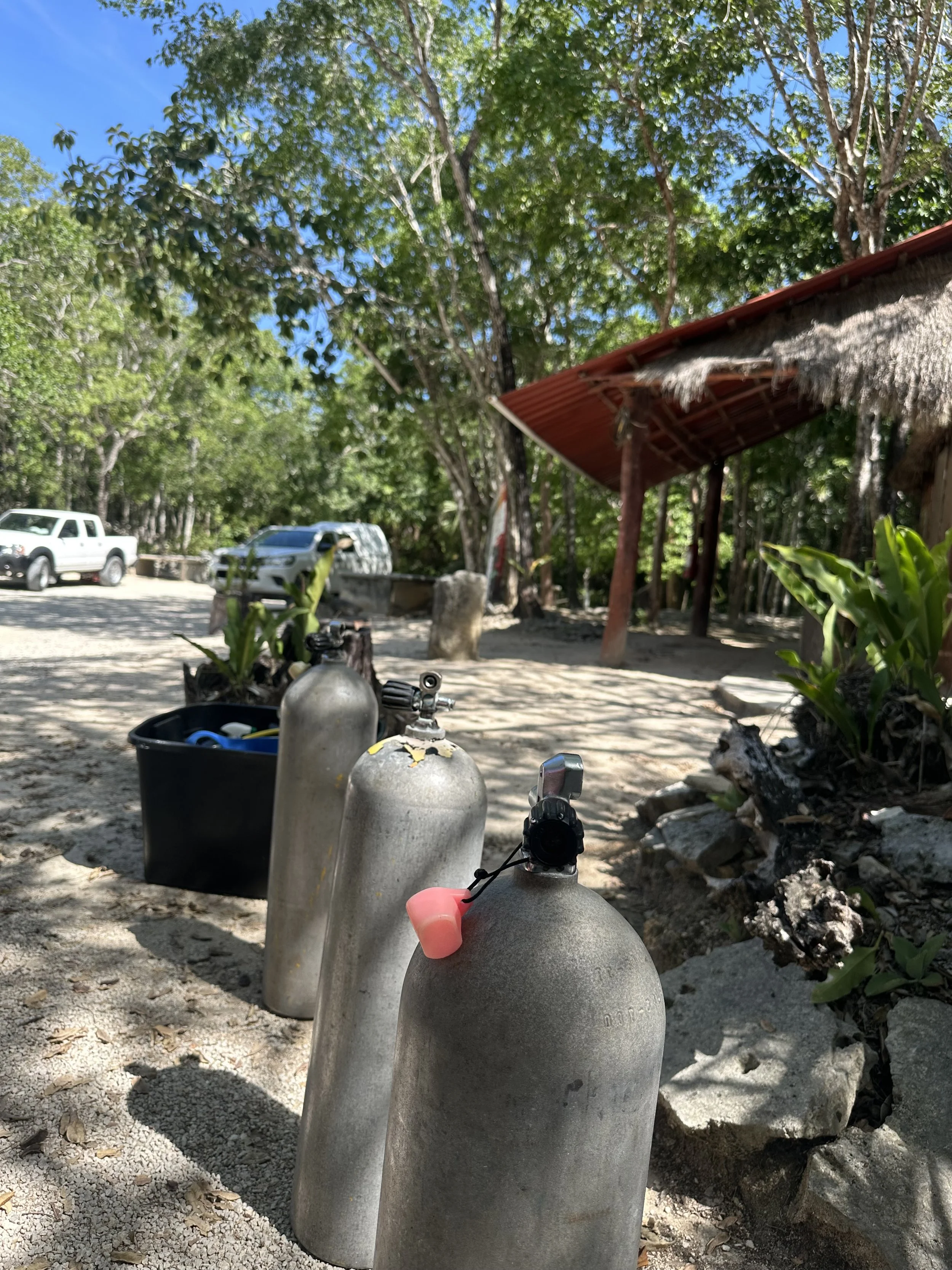 SCUBA - Cenote - Tanks.jpg