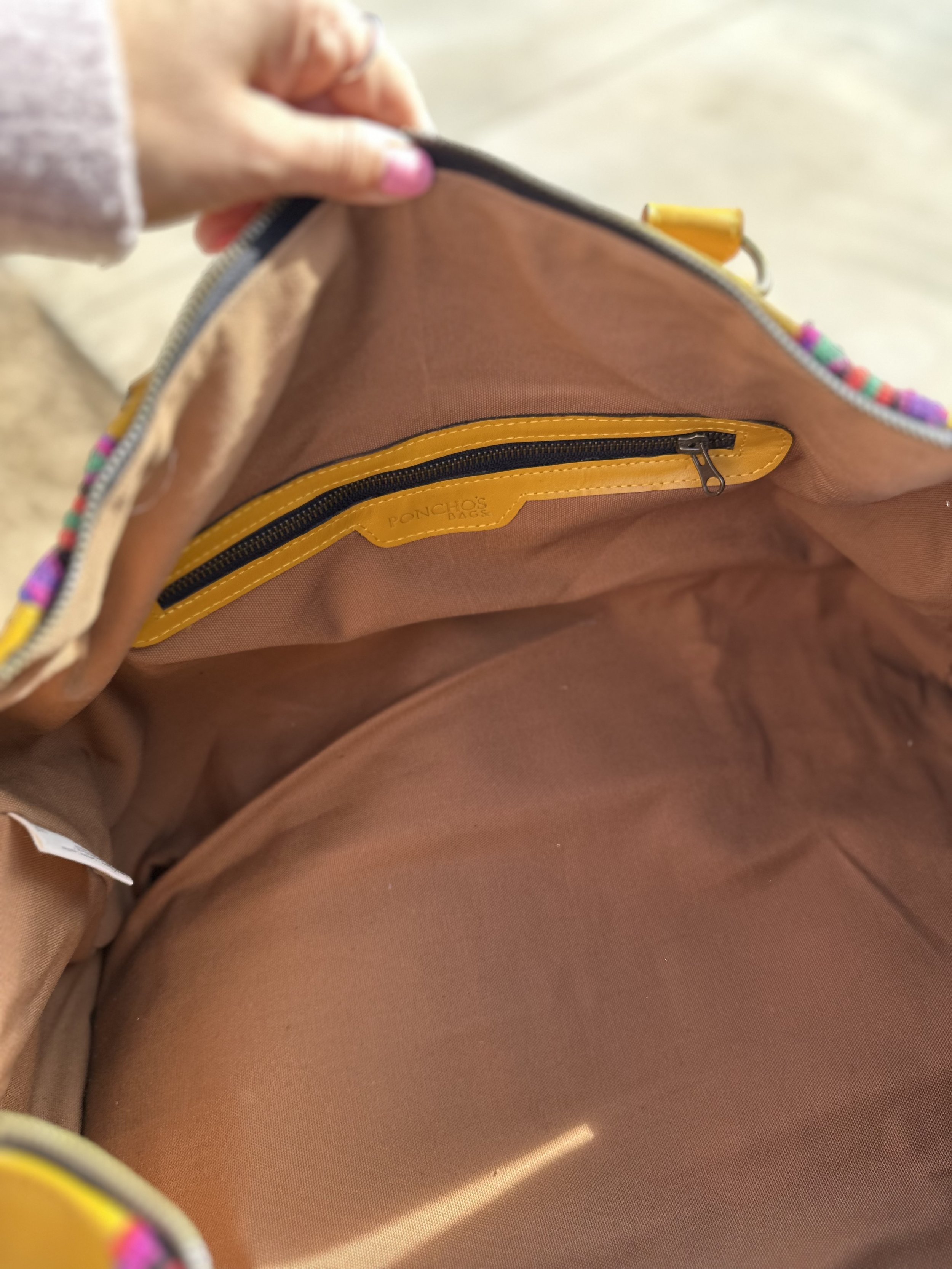 BagMaletín_Yellow_InsideZipper.jpg