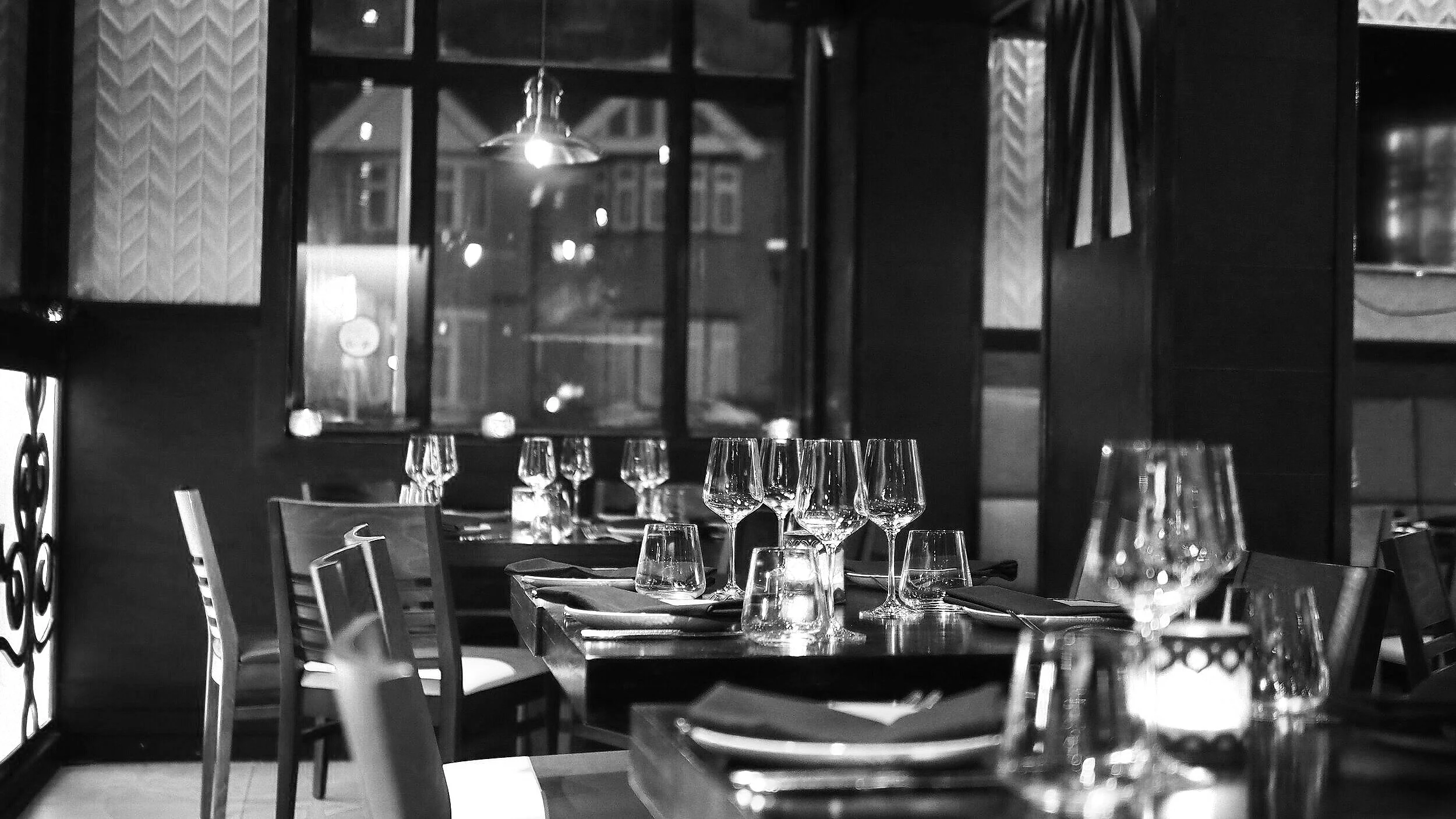 chair-cutlery-diner-dining-941861.jpg