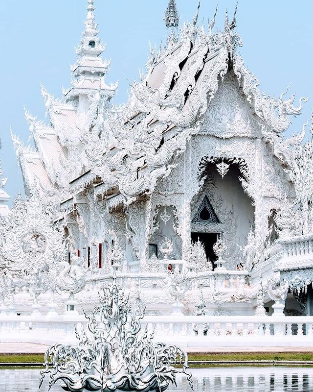 Would you walk through the hands of hell if it looked like heaven? #whatifyoucouldtakeagreatselfiethough? #whitetemple #chiangrai #Thailand #travel #anotherday