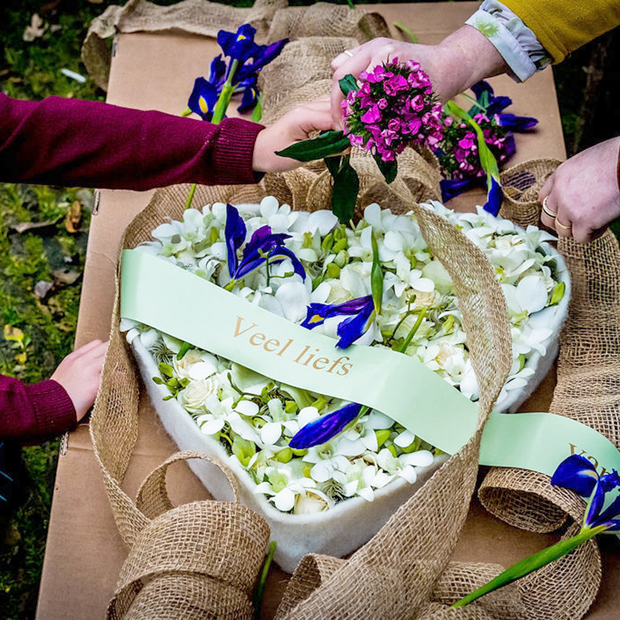 De Kracht van Bloemen- afscheid met  (klein) kinderen- creaties van kinderen 3.jpg