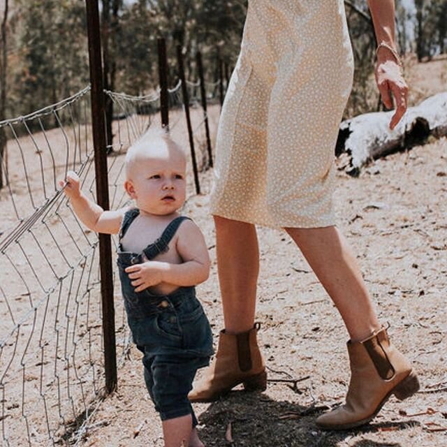The kind of place you bring your boots. That jacket and beanie because you know they&rsquo;ll look cute. You throw in the jeans you don&rsquo;t always wear. And you decide each day to not wash your hair. ⠀
Here you can be makeup free, or in a country