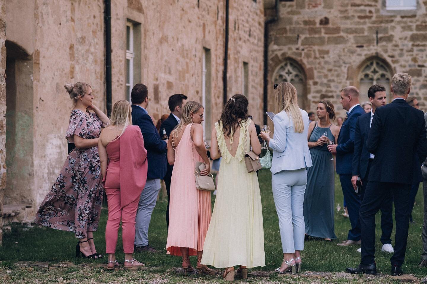 in love with the colorful dresses of the wedding guests
.
.
.
.
#weddingguests #dresses #weddingdresses #documentaryweddingphotography #standesamtrheine #weddingweekend #cheers  #weddingphotographer #m&uuml;nsterhochzeit #heirateninm&uuml;nster #civi