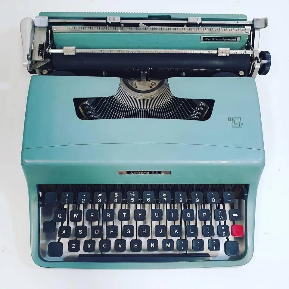 Olivetti Lettera 32 ジャンク品 ジャンク品 Olivetti Lettera 32 オリベッティ タイプライター