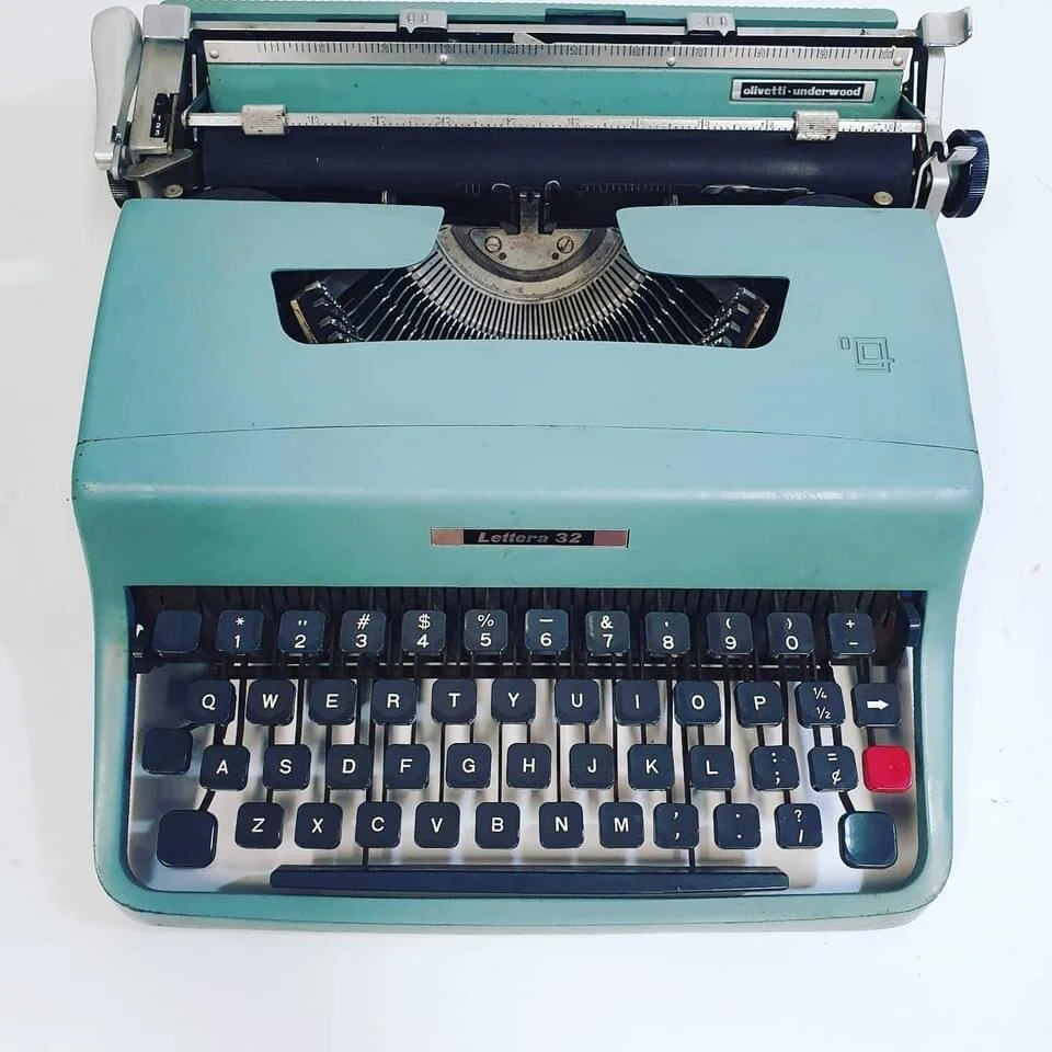 Olivetti Lettera 32 Cursive — Vintage Empire