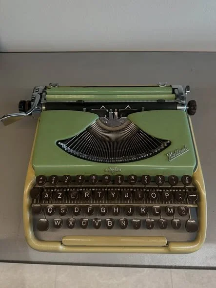 Vintage Groma Kolibri Typewriter