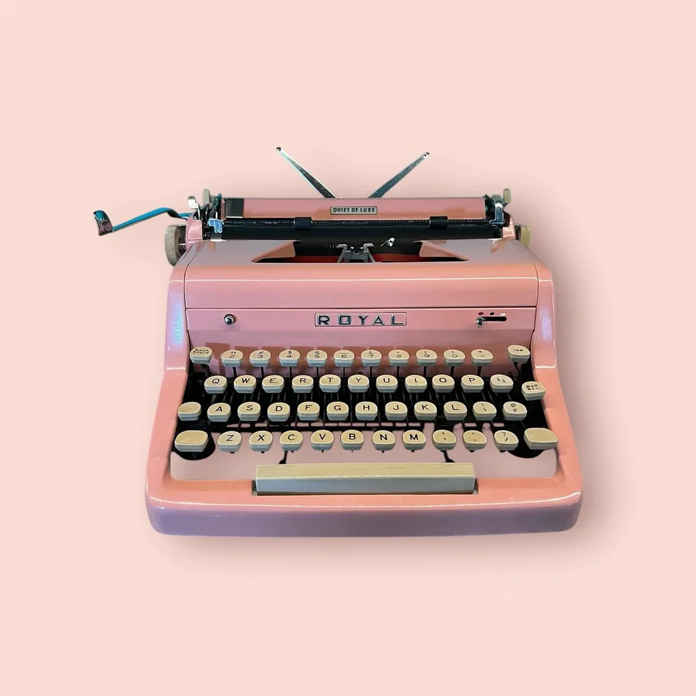 Royal quiet deluxe typewriter 1950s ( Rare bubble gum pink) — Vintage Empire
