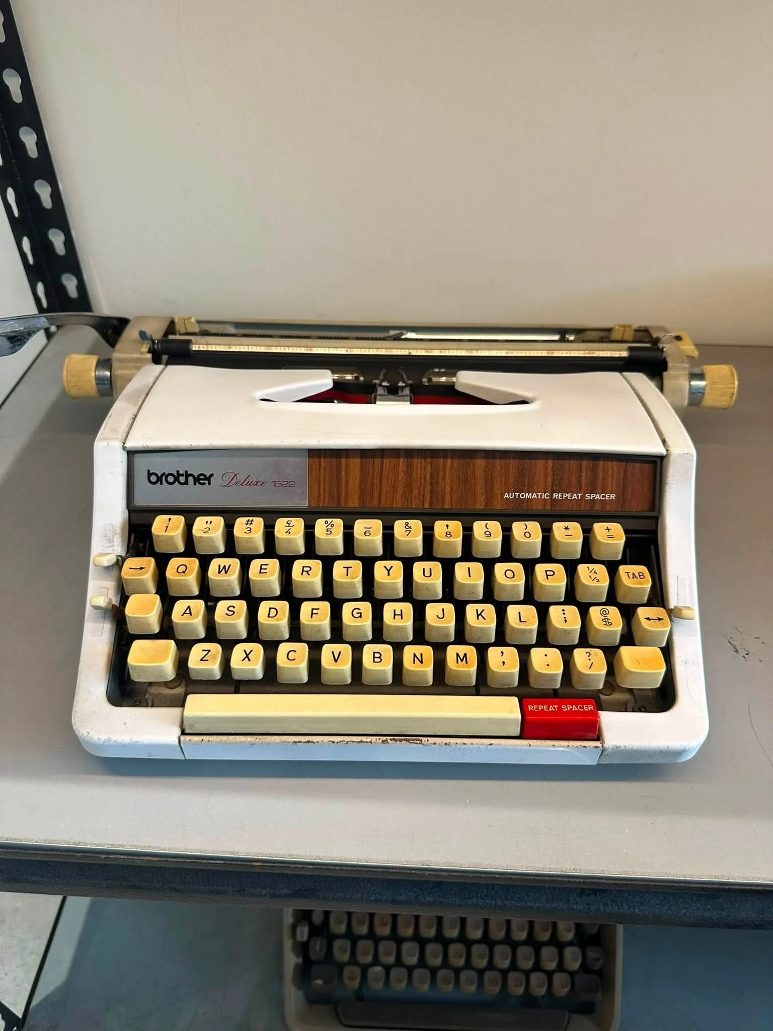 Brother Deluxe 1522 Typewriter ( Japan )