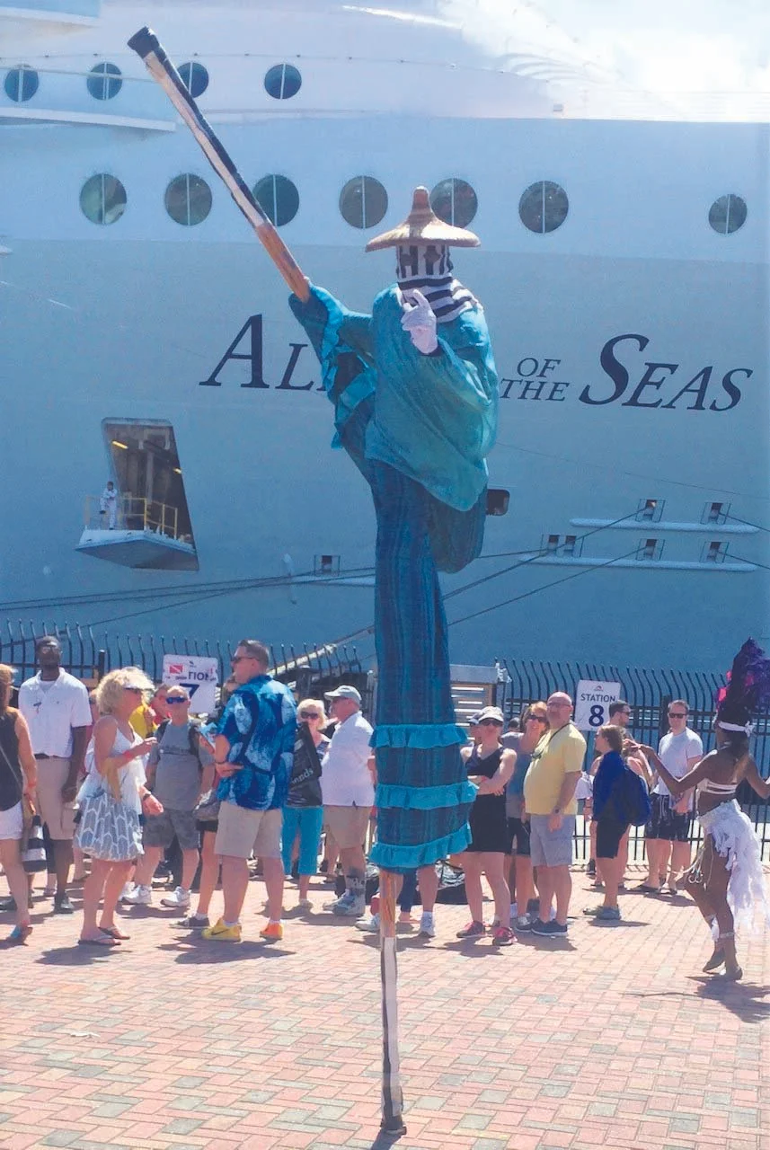 Picture 2 Moko Yisrael with Allure of the Seas.jpg