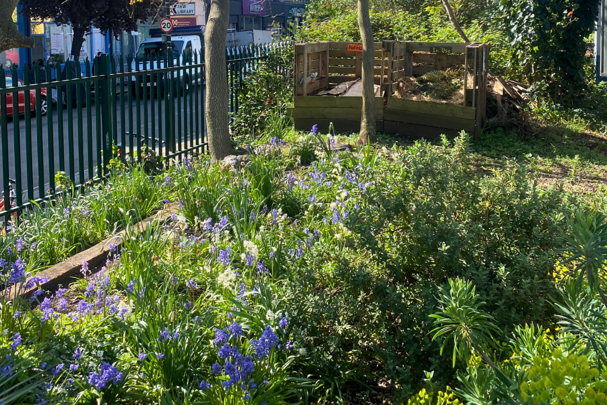 Kew Gardens Station.png