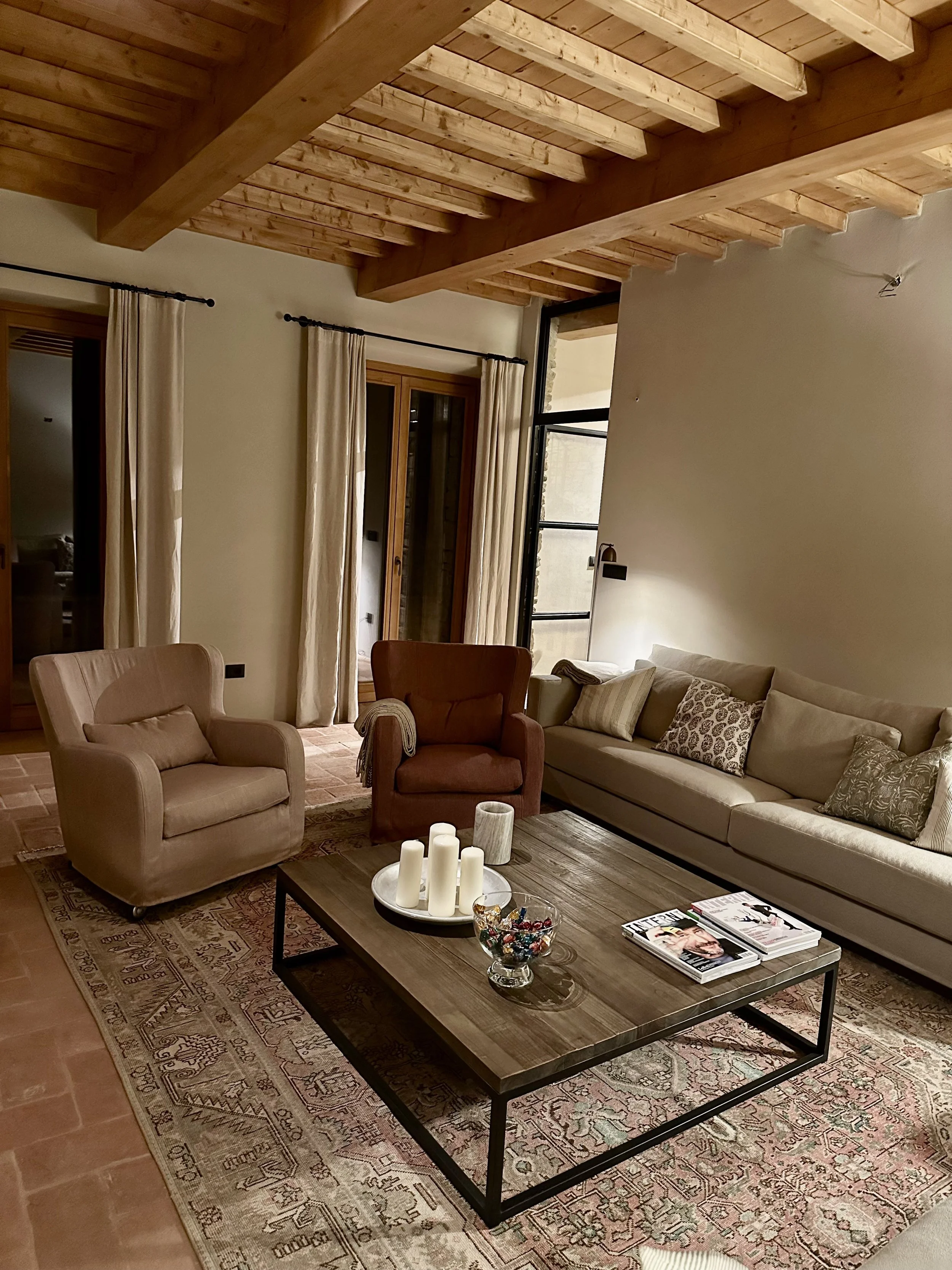 Lilvingroom furniture