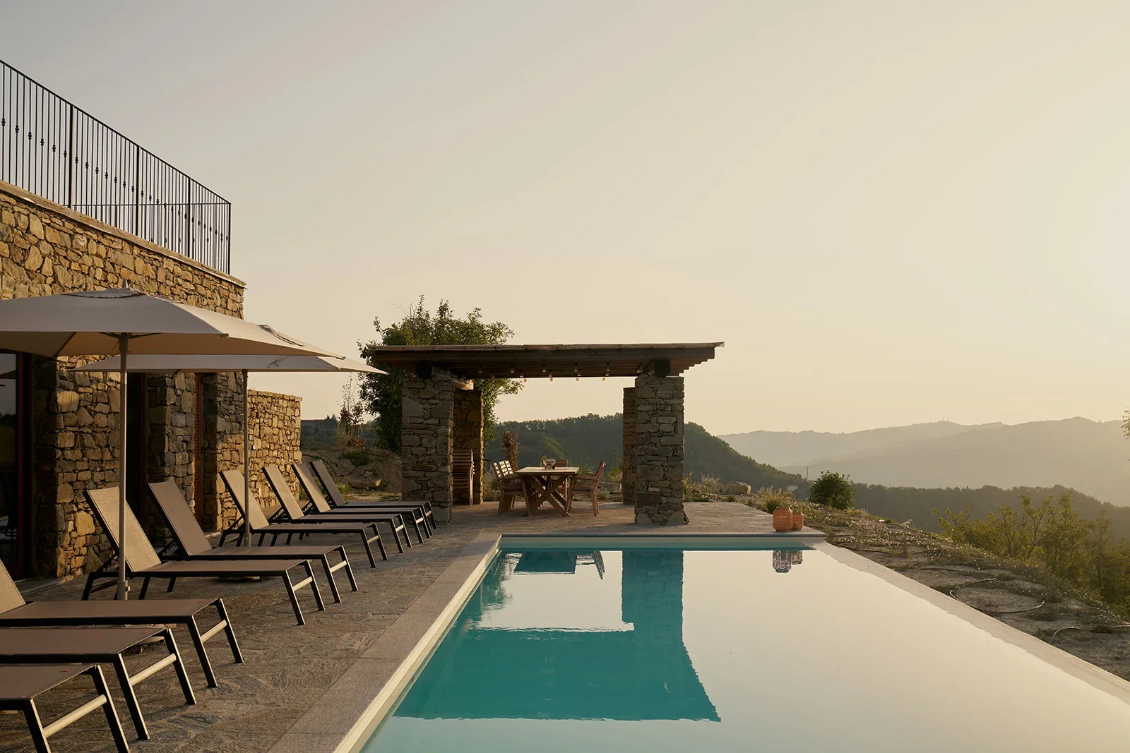 Pool plus gazebo and view
