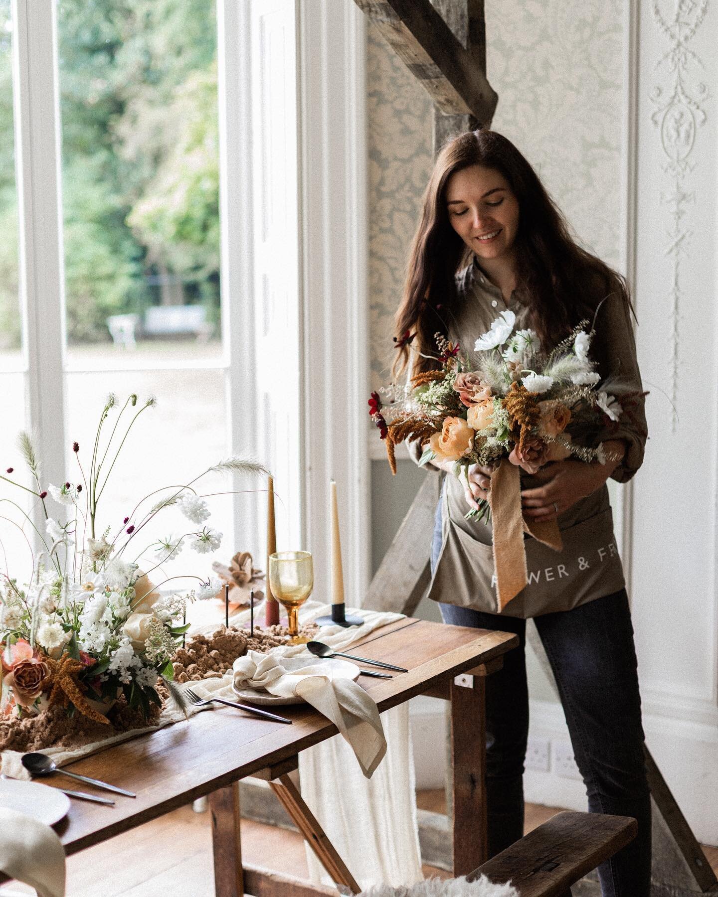You may have seen on my Stories that I&rsquo;m excited to announce I&rsquo;ll be doing a Spring Floral Workshop at @fieldfoodco on Saturday 20th May! 
If you love flowers, delicious food and sustainability this is the workshop for you. 

Wendy @thech