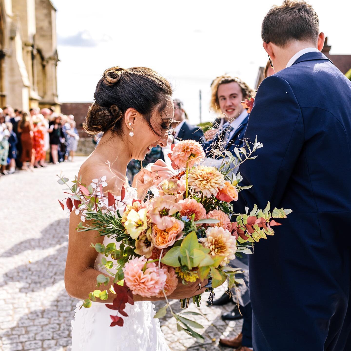 Autumn pending&hellip; 🍂 
📸 @heartfulloftea 
.
.
.
.
#autumnwedding #autumnweddingflowers #minimalistwedding #sussexflorist #londonflorist #floralstories #sussexwedding #stylingtheseasons #flowerstudio #sussexweddingflorist #weddinginspiration #wed