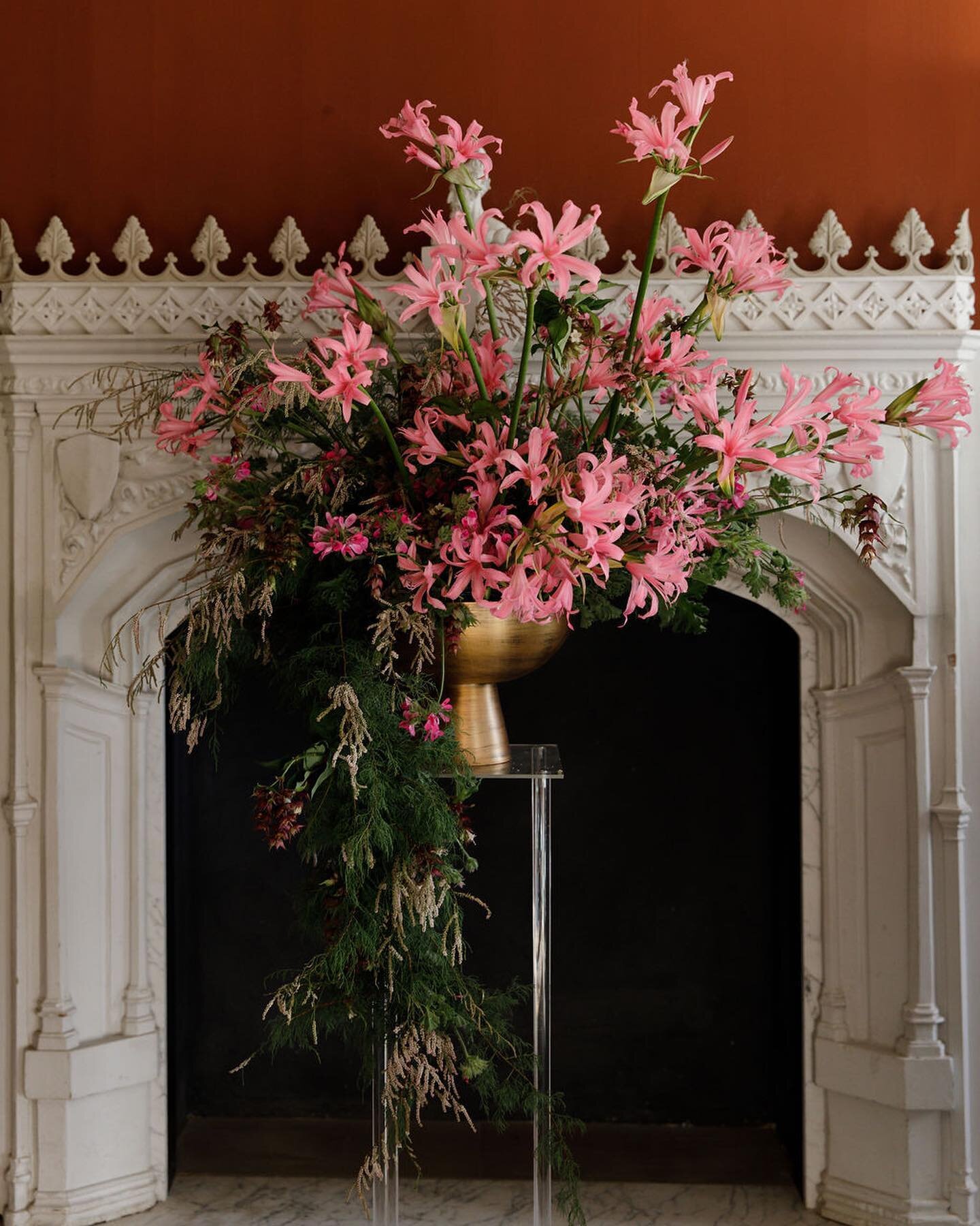 It was such a pleasure to be part of Strawberry Hill House Flower Festival for the first time this year and getting these pictures through to my inbox was the cherry on top (or the 🍓😏) 
Thank you to @jannelford and @laroux_photography for capturing