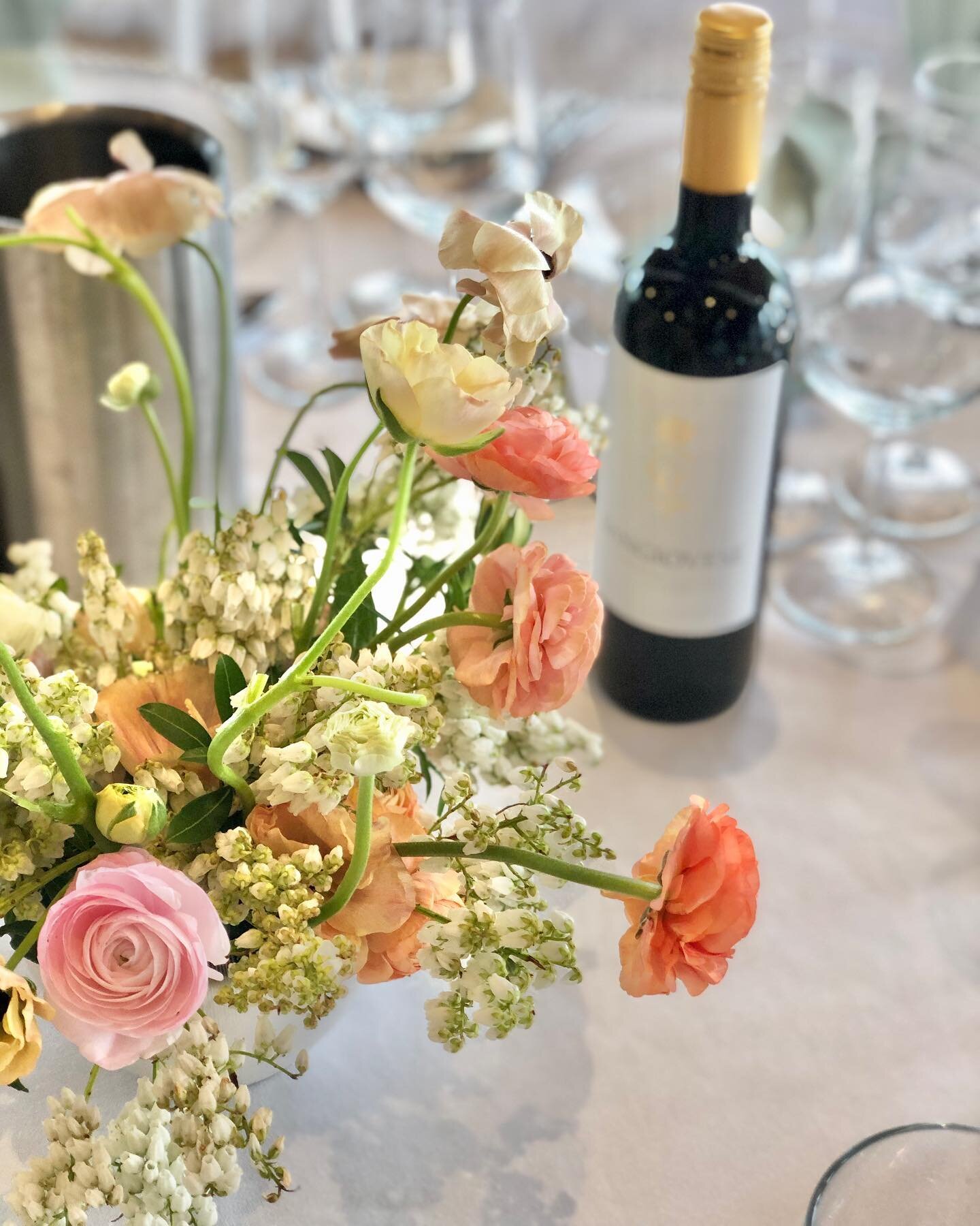 Flowers and wine, what a combo ✨
From Katie and Alex&rsquo;s wedding at @ravenswoodvenue 
.
.
.
.
#minimalistwedding #sussexflorist #londonflorist #floralstories #sussexwedding #stylingtheseasons #flowerstudio #sussexweddingflorist #weddinginspiratio