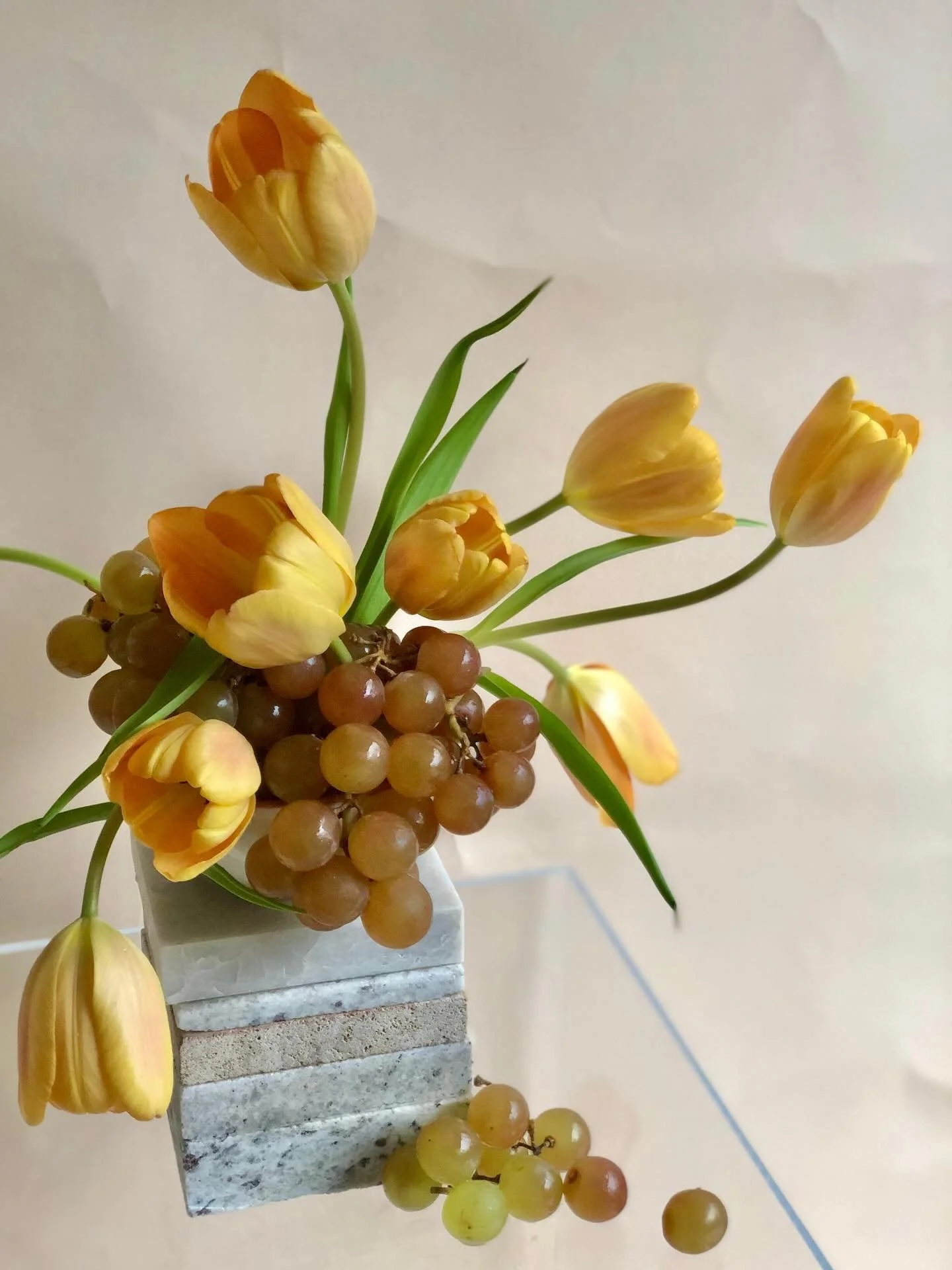 Love a March wedding, especially with tulips 🌷 
.
.
.
.
#sussexweddingflorist #sussexflorist #surreyweddingflorist #surreywedding #londonweddingflorist