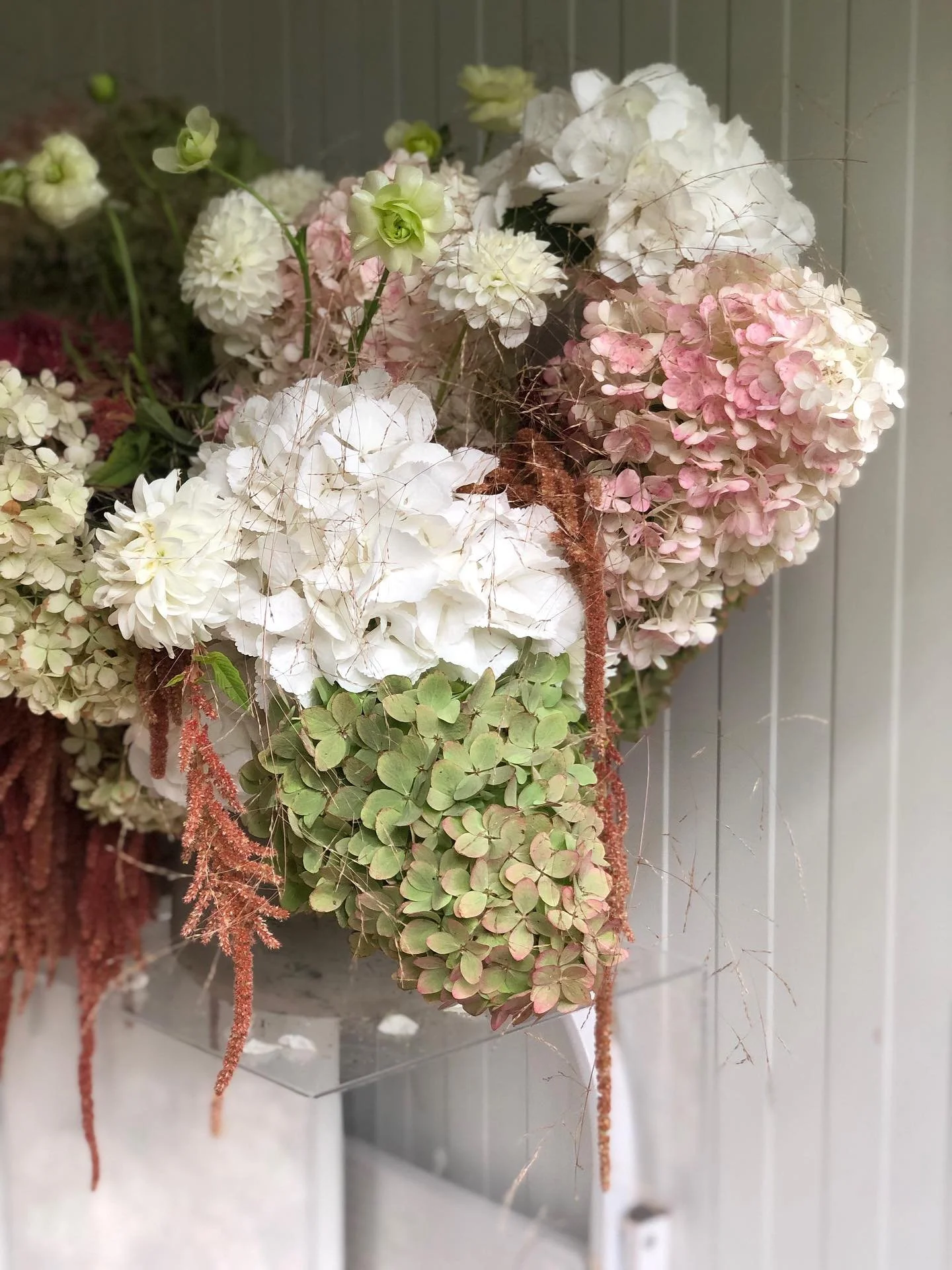 Details 🌾 
.
.
.
.
#minimalistwedding #sussexflorist #londonflorist #floralstories #sussexwedding #stylingtheseasons #flowerstudio #sussexweddingflorist #weddinginspiration #weddingflowersinspo #flowerstagram #thatsdarling #pursuepretty #flowerandfe