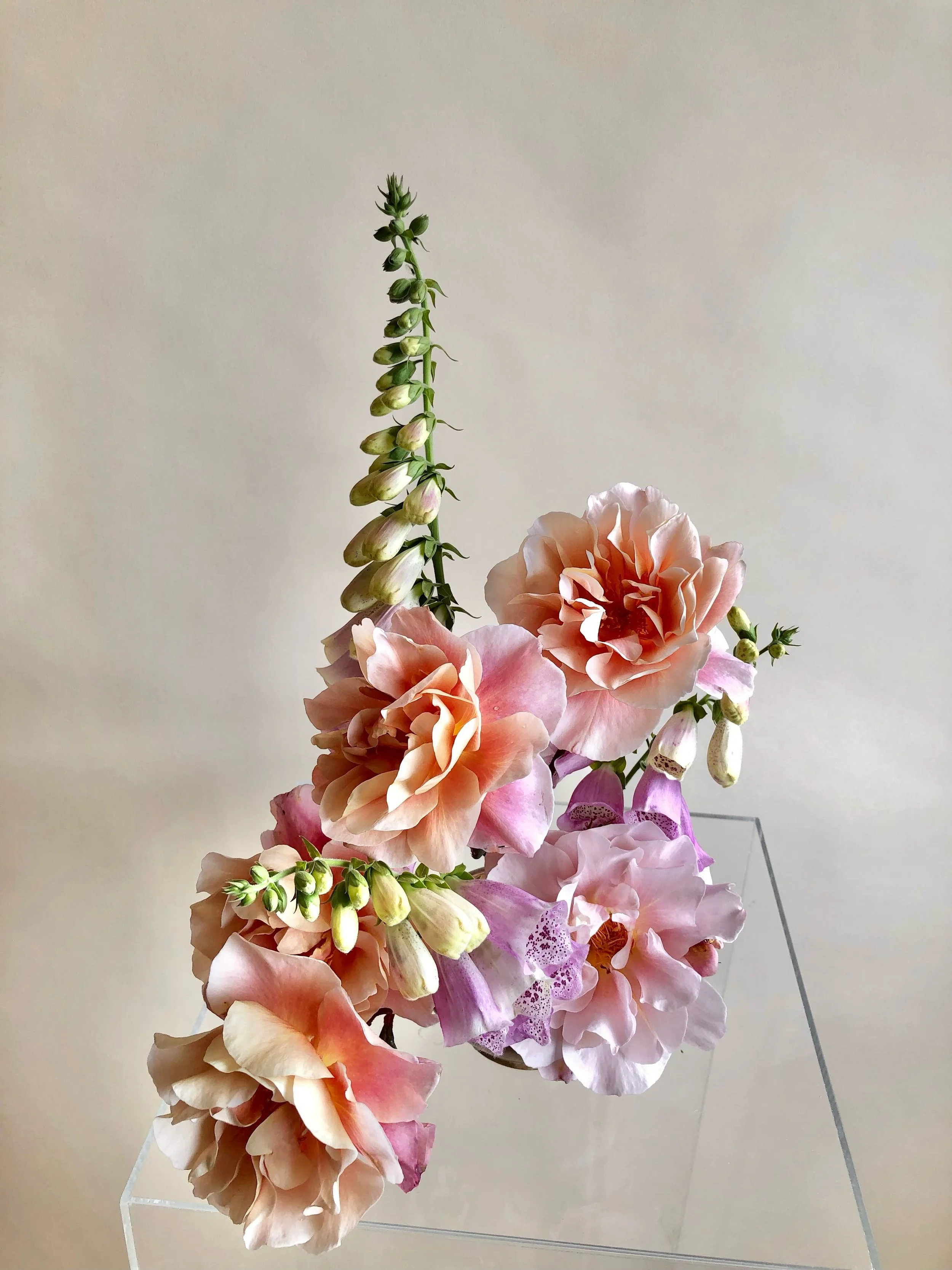 Ruffles upon ruffles 🎀 

Sussex Wedding Florist | Modern Floral Arrangement | Modern Wedding Flowers | Surrey Wedding Florist | London Wedding Florist