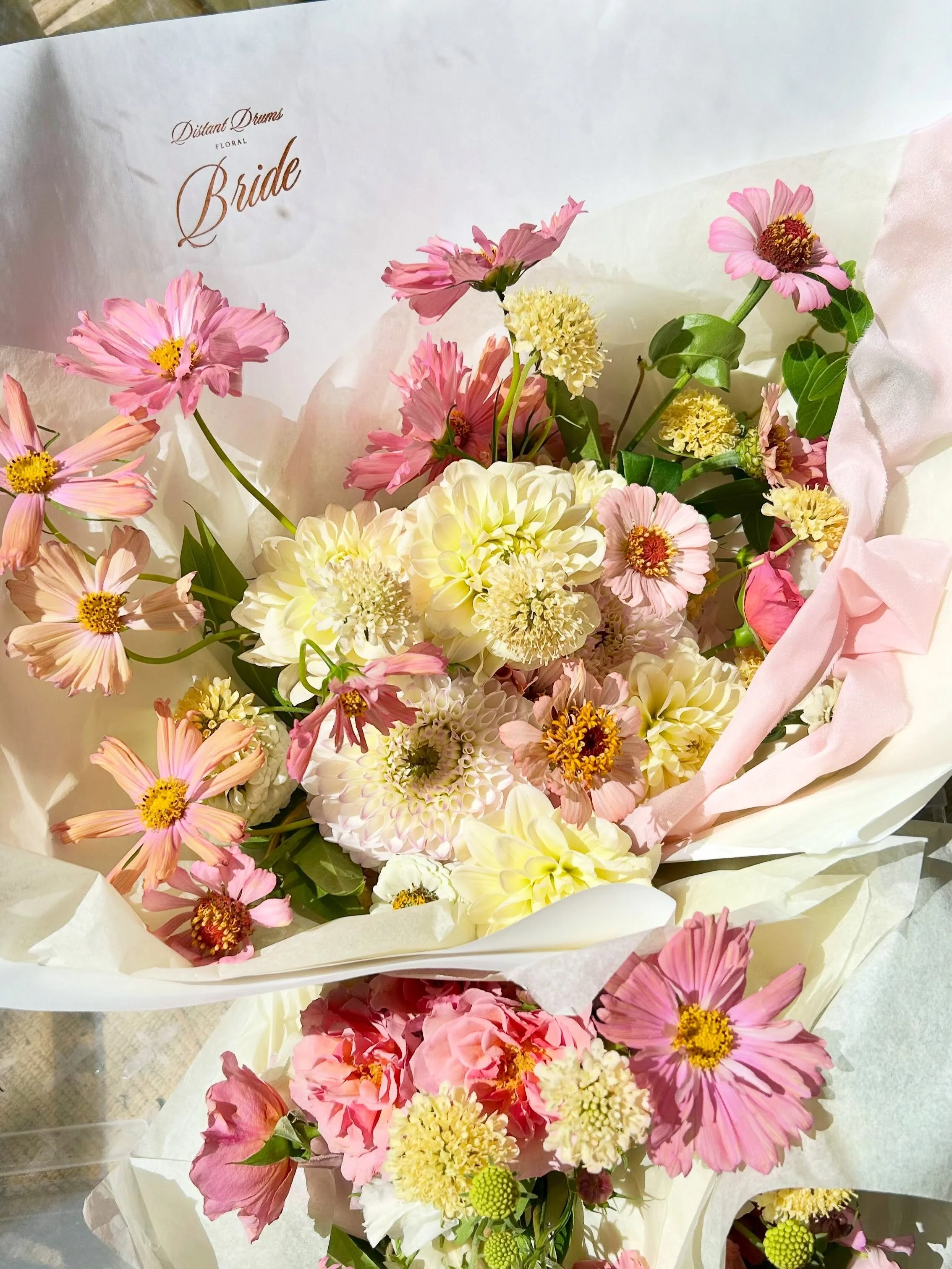 It&rsquo;s not often that I get to do wedding flowers for friends, so these were really special to make for Rebecca and Gurv for their ceremony in London 🫶 Bec is one of my oldest friends and we grew up doing ballet together 🩰 

I love doing large 