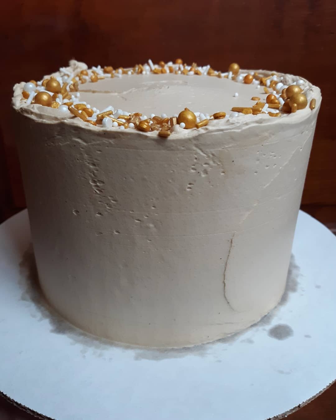 I'm pretty late on this trend, but I made my first pi&ntilde;ata cake yesterday!
-Brown sugar cake, cookie butter swiss meringue buttercream, filled with sprinkles

Let me make you a cake! Email lazyladybakes@gmail.com for more information.