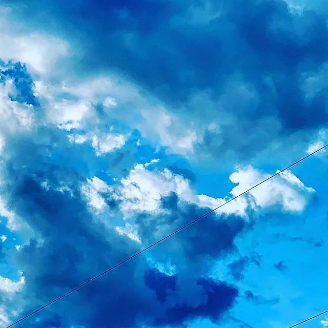 ☁️ LIGHT ON THE EDGE
Through the lines collection. 
Coming soon. 📸 @johnrzimmerman1 
#photography #pictureoftheday #art #fineart #collaboration #elpasosky  #elpaso #originalphotography #findingourway #love #clouds