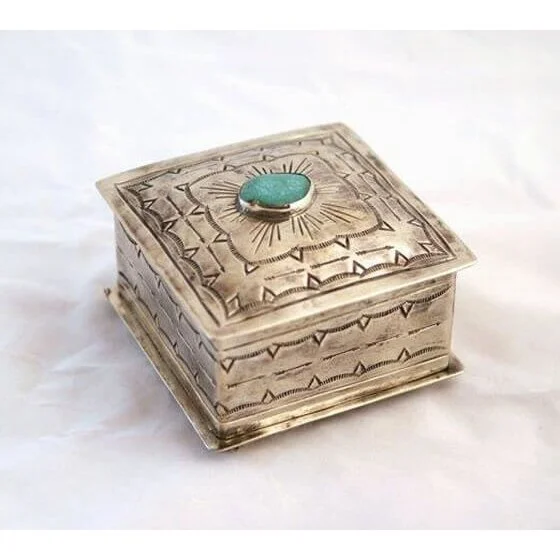 SM Sqaure Box w:Turq.jpeg