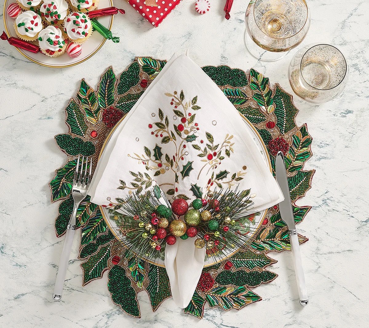 Holly Napkin2.jpeg