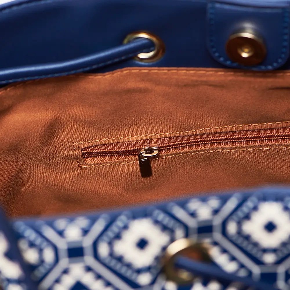 Poise Tote2.jpeg