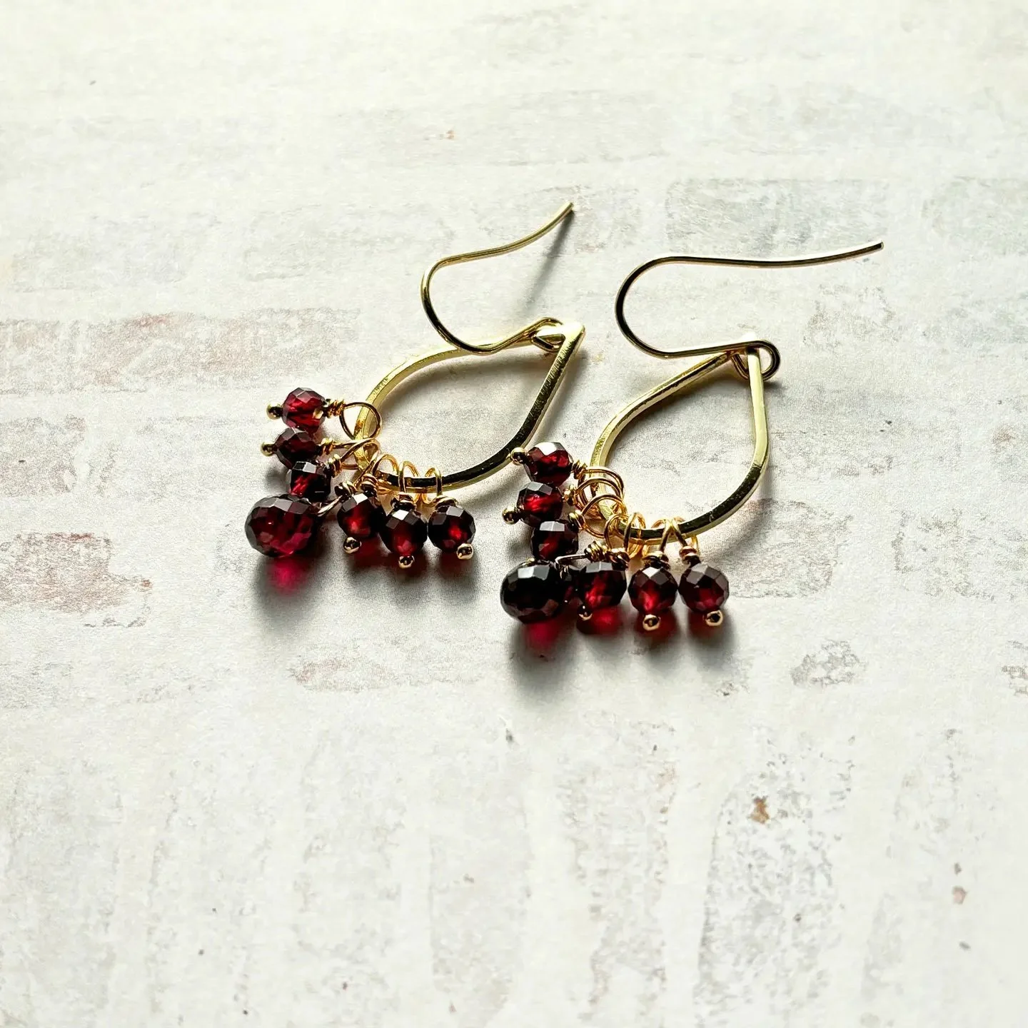 Garnet Teardrop arrings2.jpeg