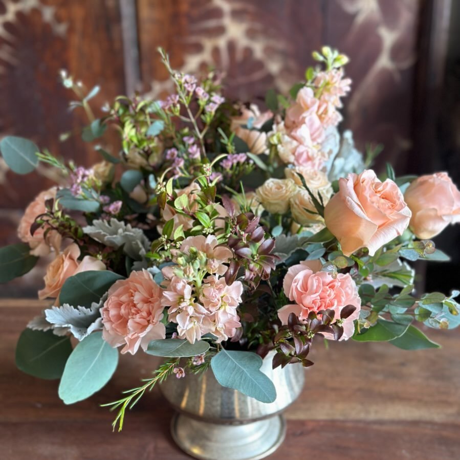 Our &ldquo;Dear Mamma &ldquo; arrangement for Mother&rsquo;s Day! #brierrosedesign #wrightwood