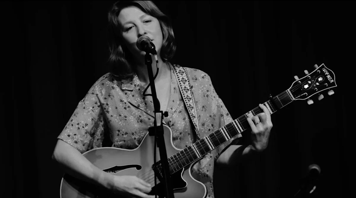 Live at the Kino Teatr: 'All Along The Railings' by Black Dots Video 