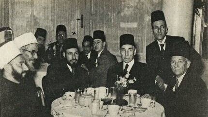 Al-Banna (third from left) with Aziz Ali al-Misri (fourth from right), Mohamed Ali Eltaher (second from the right) and Egyptian, Palestinian and Algerian political and religious figures at a reception in Cairo (1947)