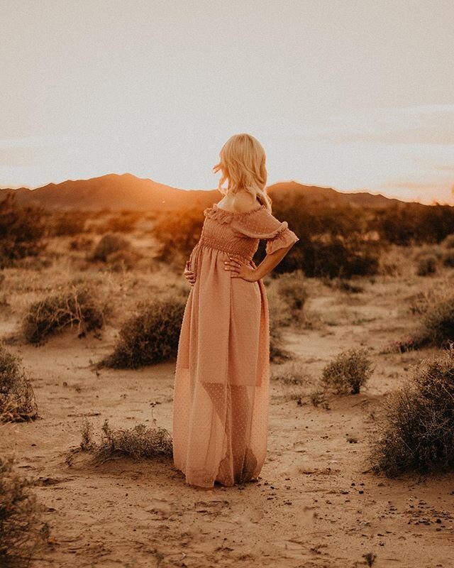 I&rsquo;ve been excited for her session since November when she booked. I don&rsquo;t know what it is about maternity and the desert but it hits my soul different than it did on the east coast. So pregnant mamas, get your hottie self in front of the 