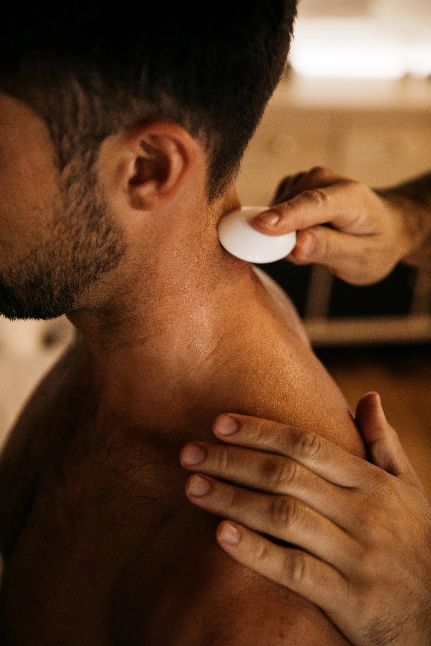 Diego performing gua sha guasha to his patient in his acupuncture clinic in Hillcrest San Diego which offers free gua sha guasha for tension pain and blood flow improvements