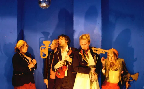 A quirky little show for quirky little venues...