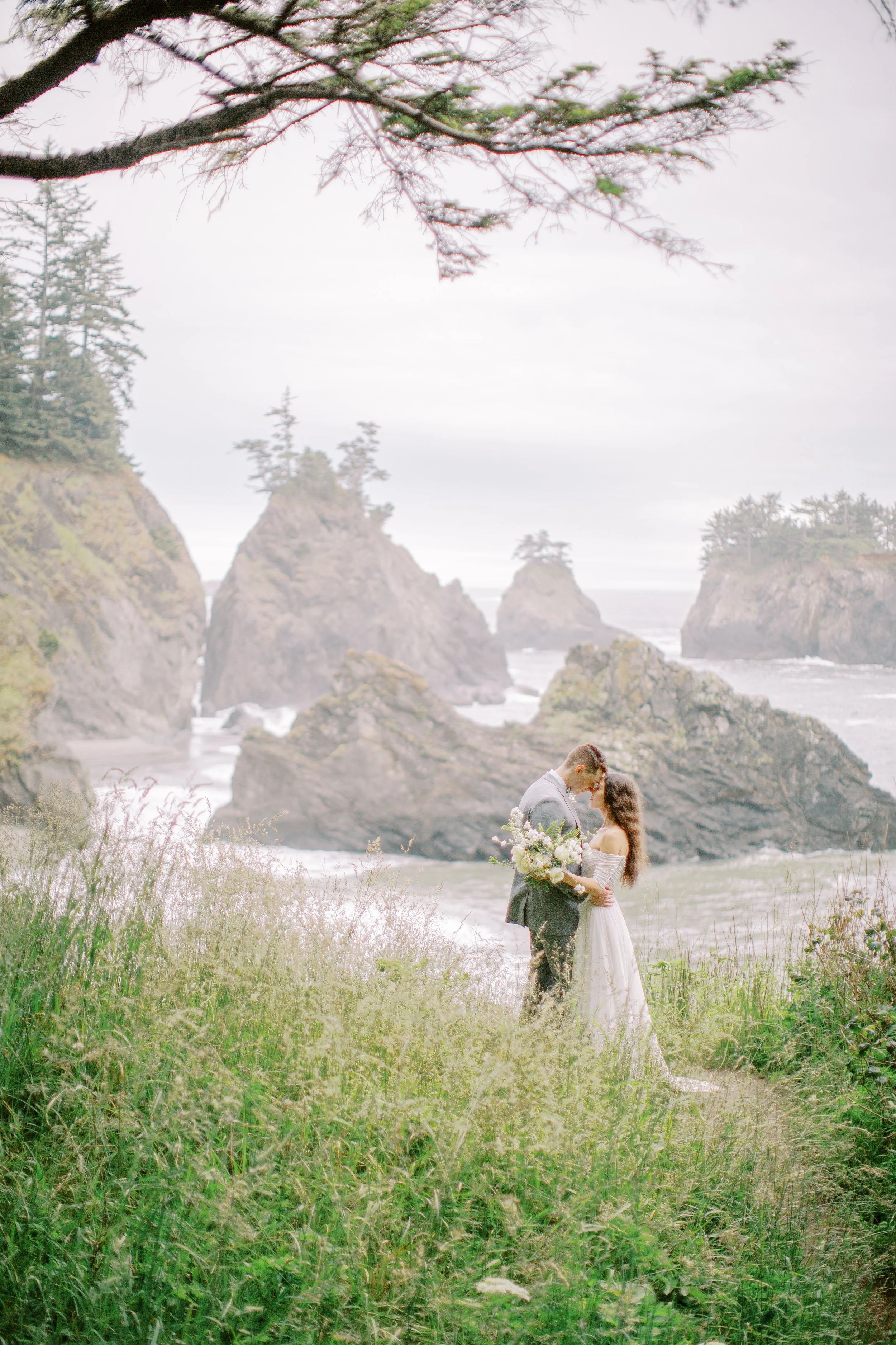 Secret Beach Brookings, Oregon Elopement - Katy &amp; Nolan