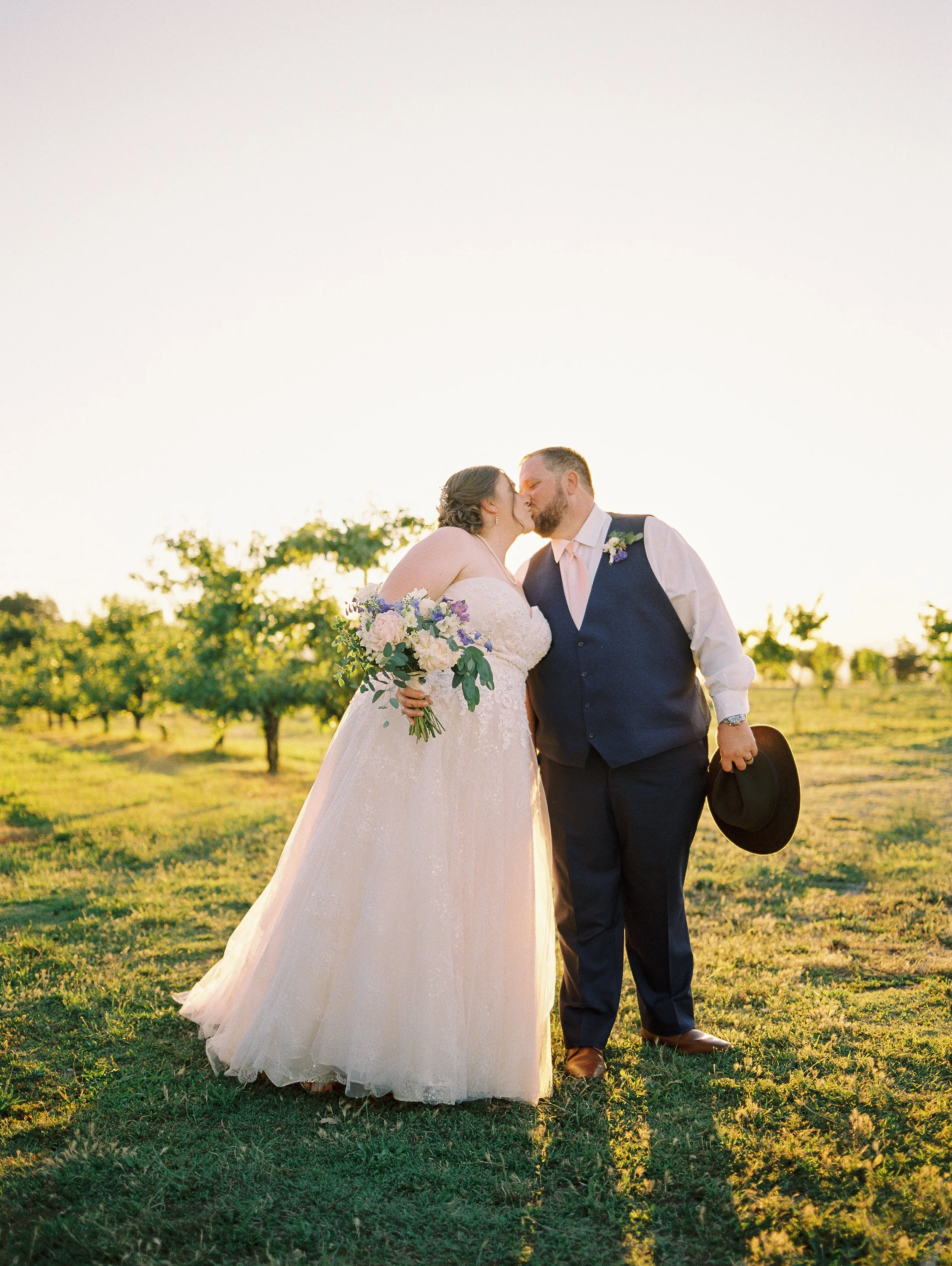 Roxy Ann Winery's Hillcrest Orchard Wedding - Danielle &amp; Nathan