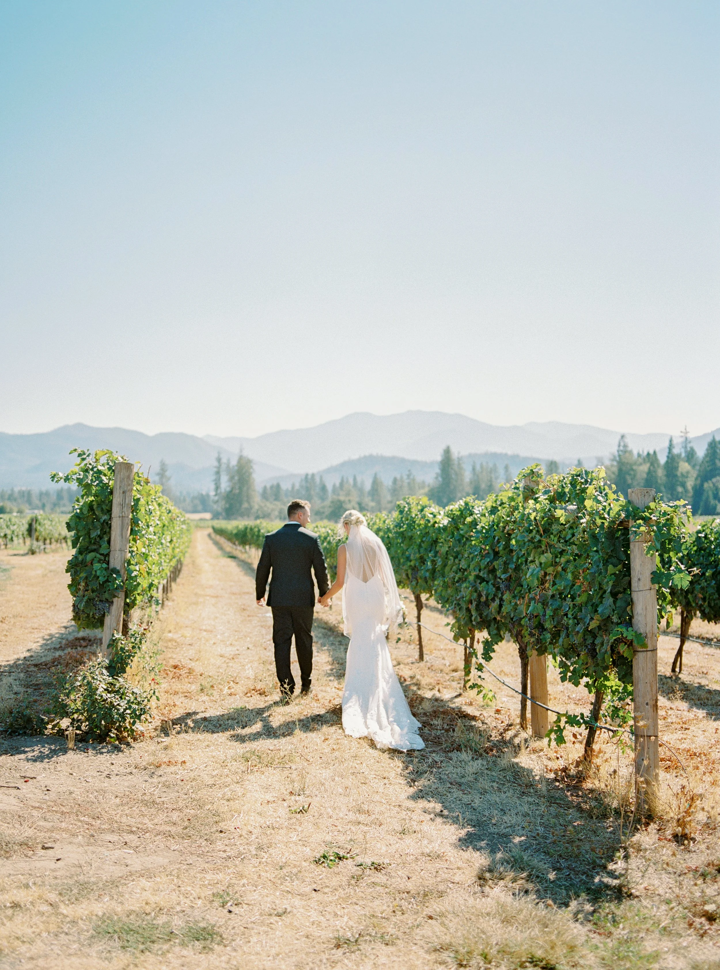 Stunning Vineyard Wedding at Vista 222 in Grants Pass, Oregon