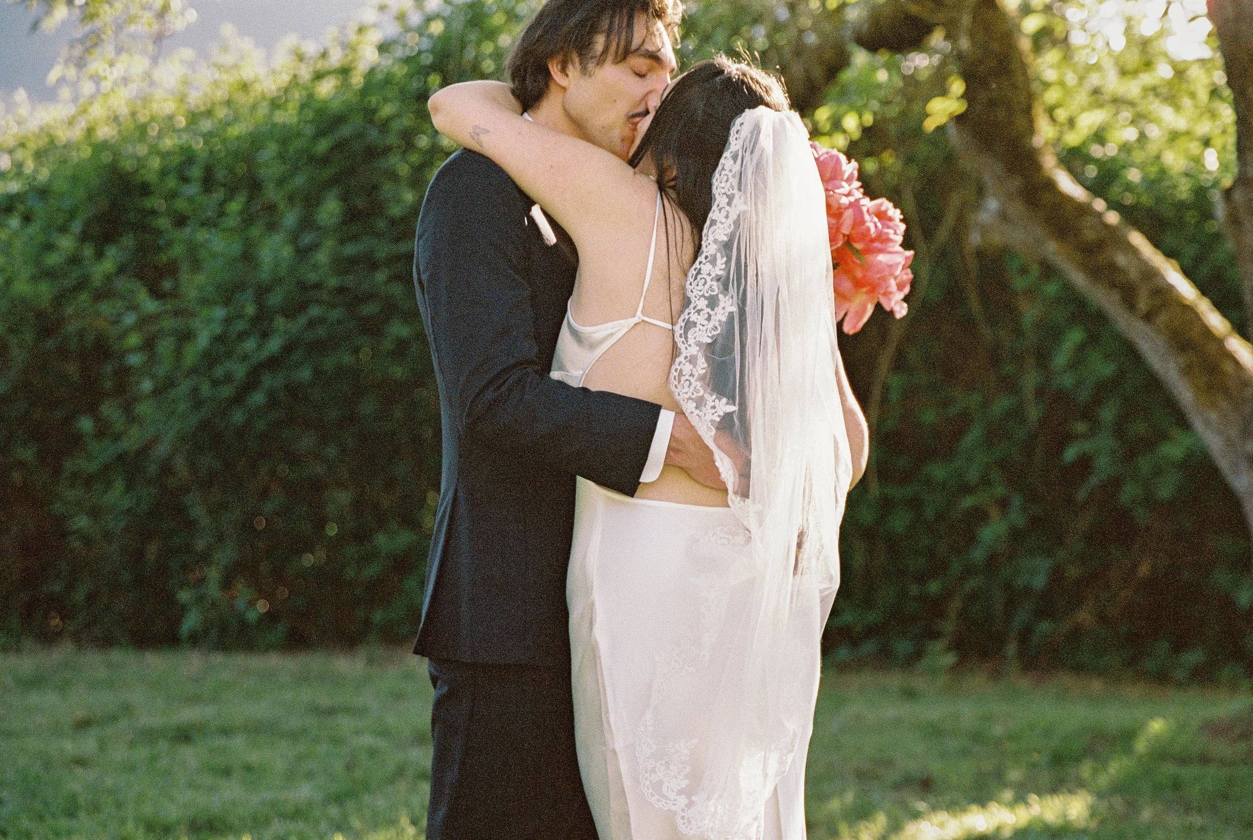 Backyard Wedding in Grants Pass, Oregon's Rural Farm Lands Surrounded by Mountain Views