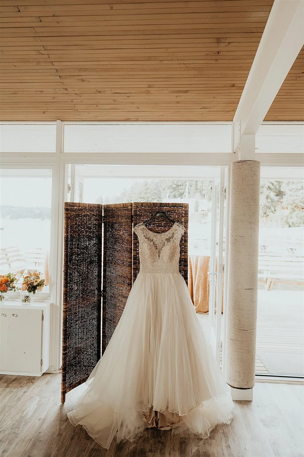 intimate-boho-waterfront-microwedding_0003.jpg