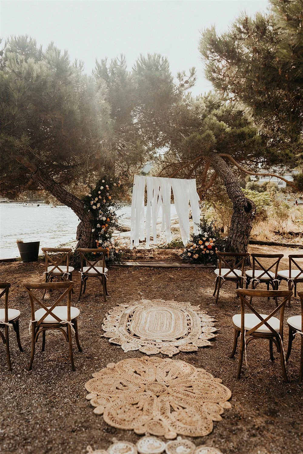 intimate-boho-waterfront-microwedding_0004.jpg