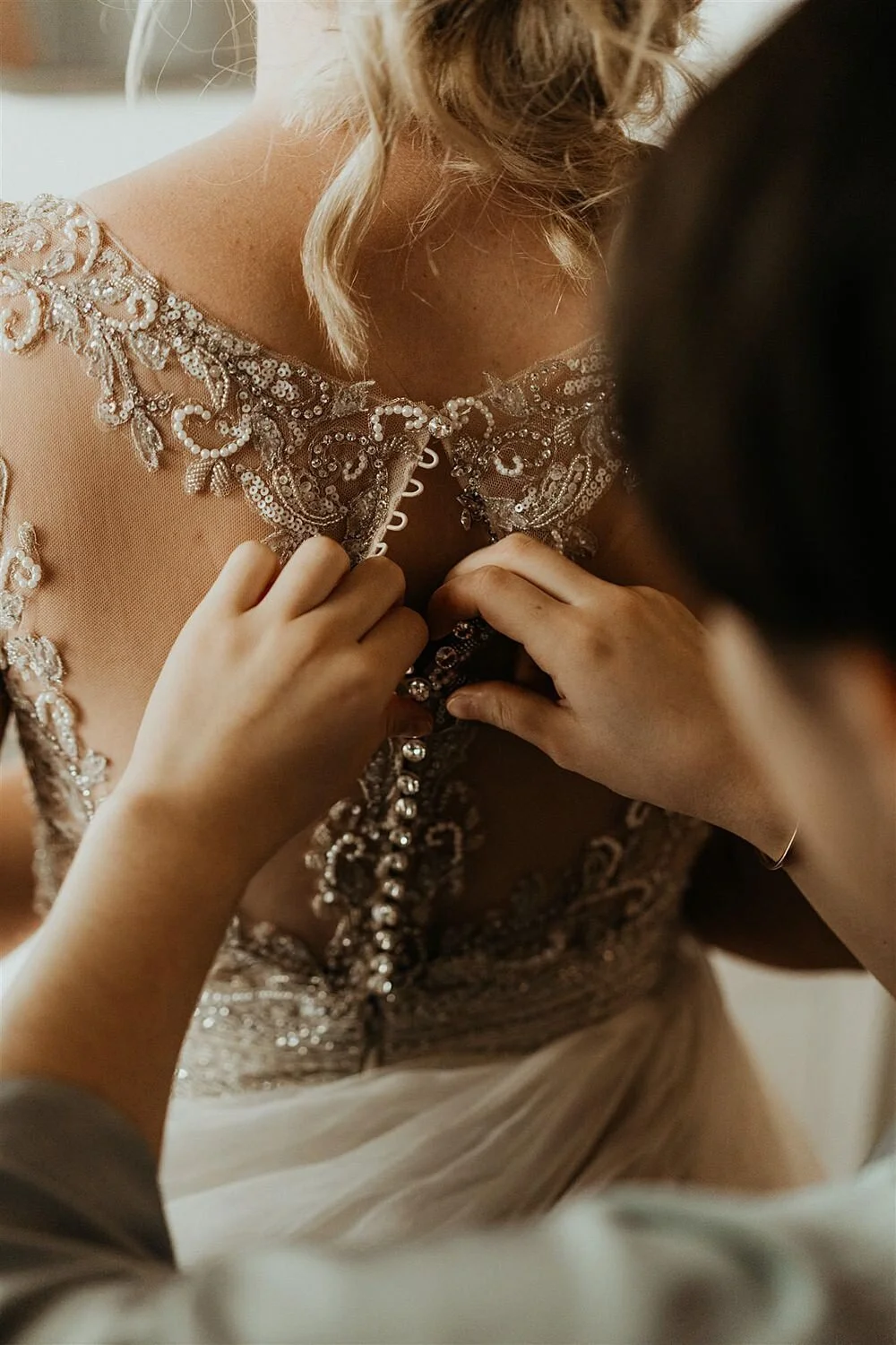 intimate-boho-waterfront-microwedding_0008.jpg