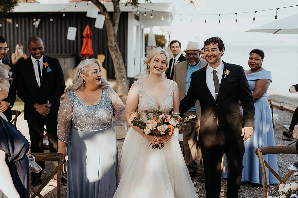intimate-boho-waterfront-microwedding_0014.jpg