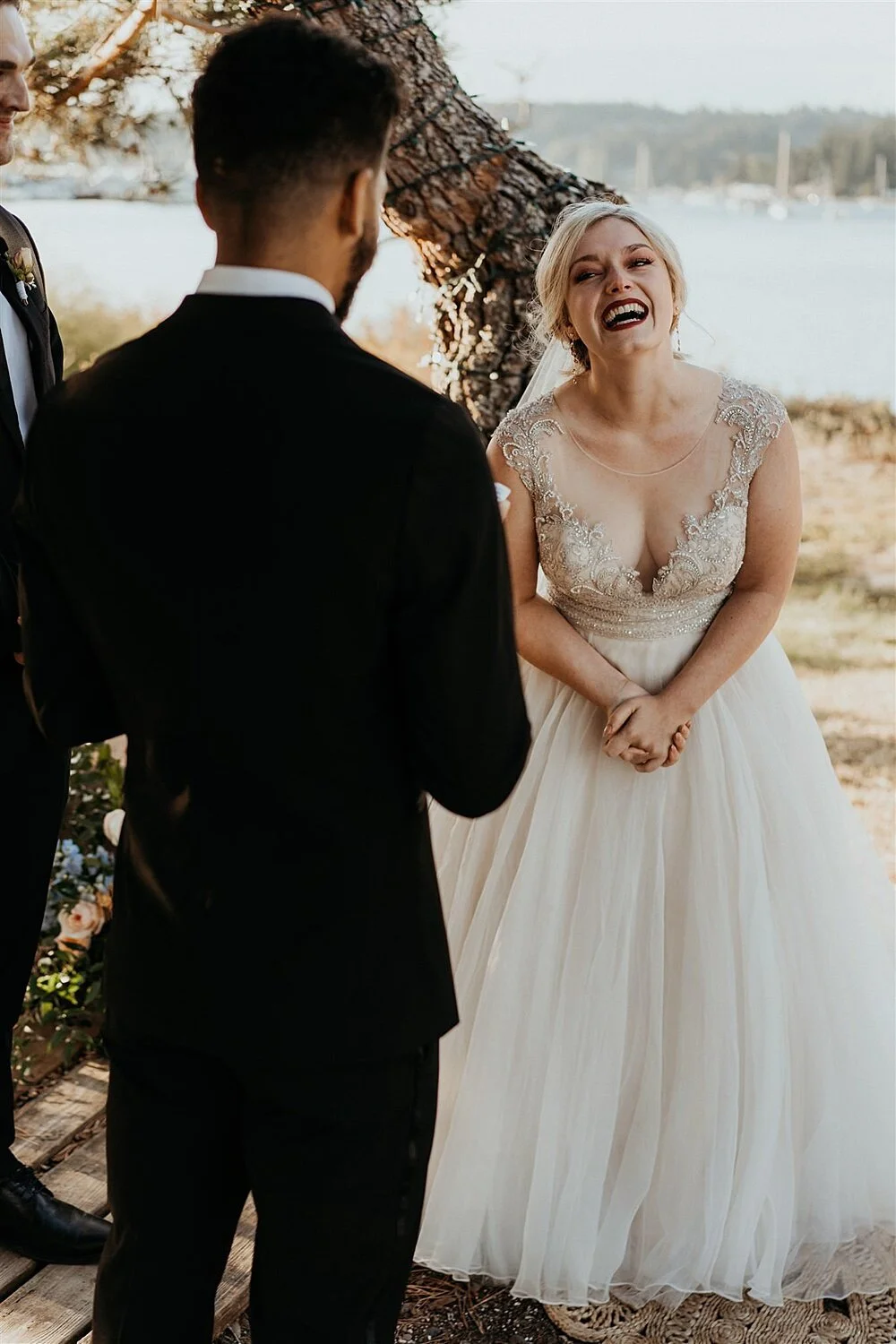 intimate-boho-waterfront-microwedding_0017.jpg
